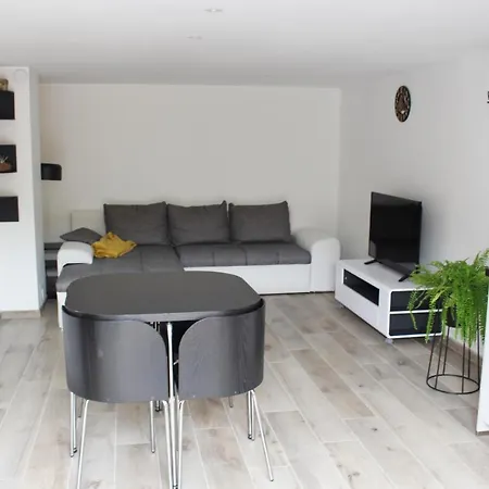 Apartment O17 *