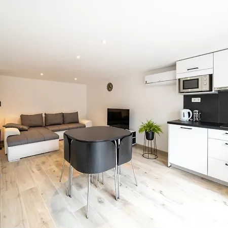 O17 Apartment